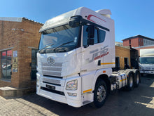 Load image into Gallery viewer, 2019 FAW J6 28.460 6x4 Truck Tractor
